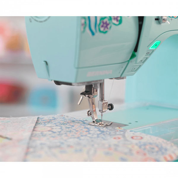 Швейная машина Bernina 475 QE Kaffe Edition